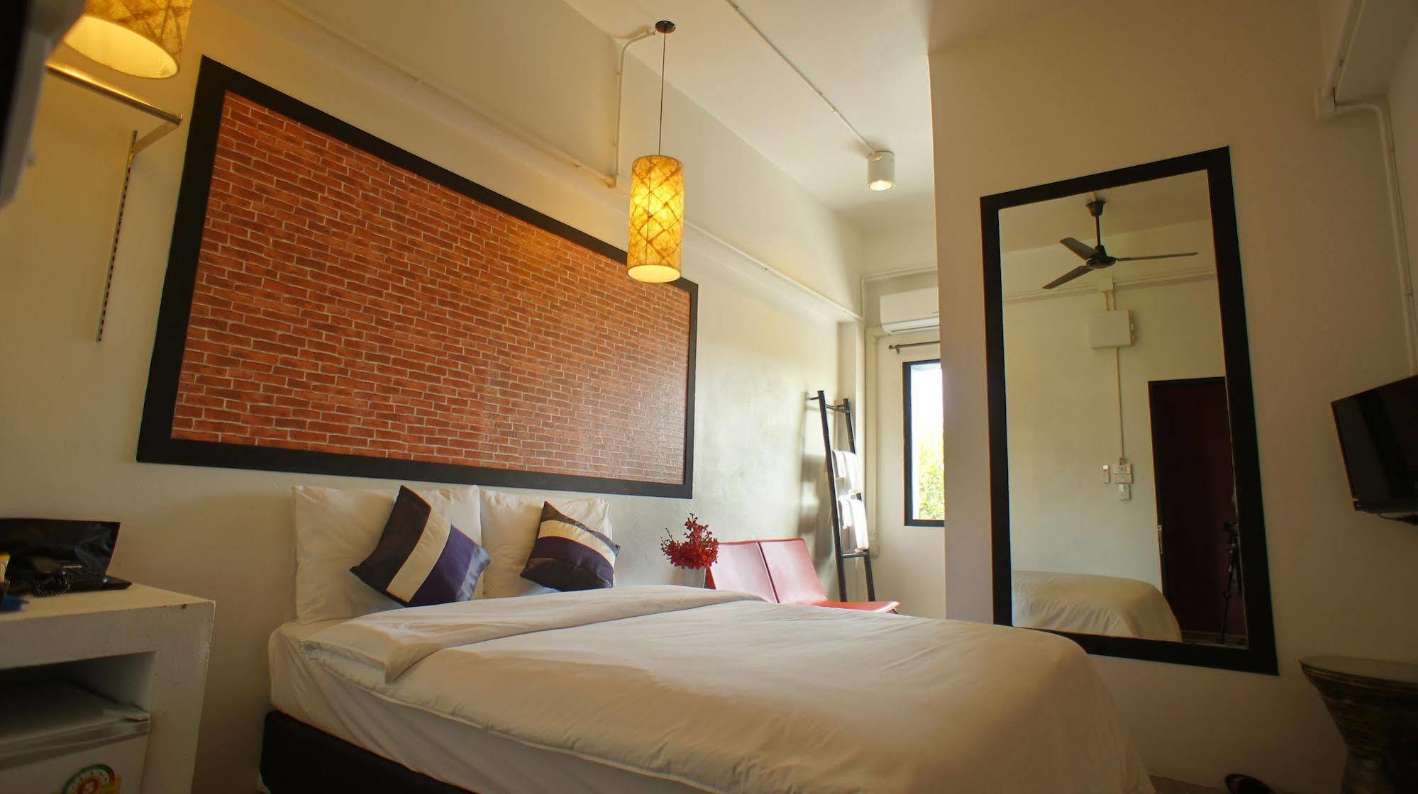 Walking Street Residence - Sha Extra Plus Chiang Mai Exterior photo